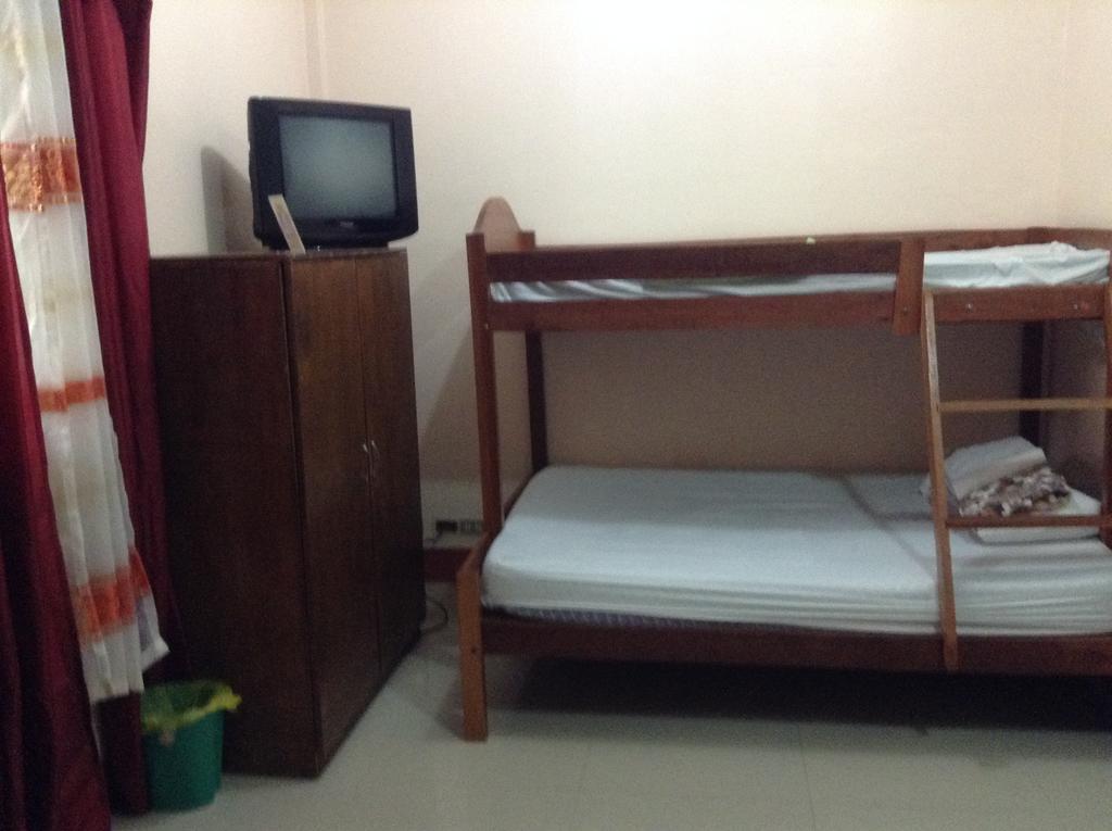 Tia Mers Guest House Puerto Princesa Exterior foto
