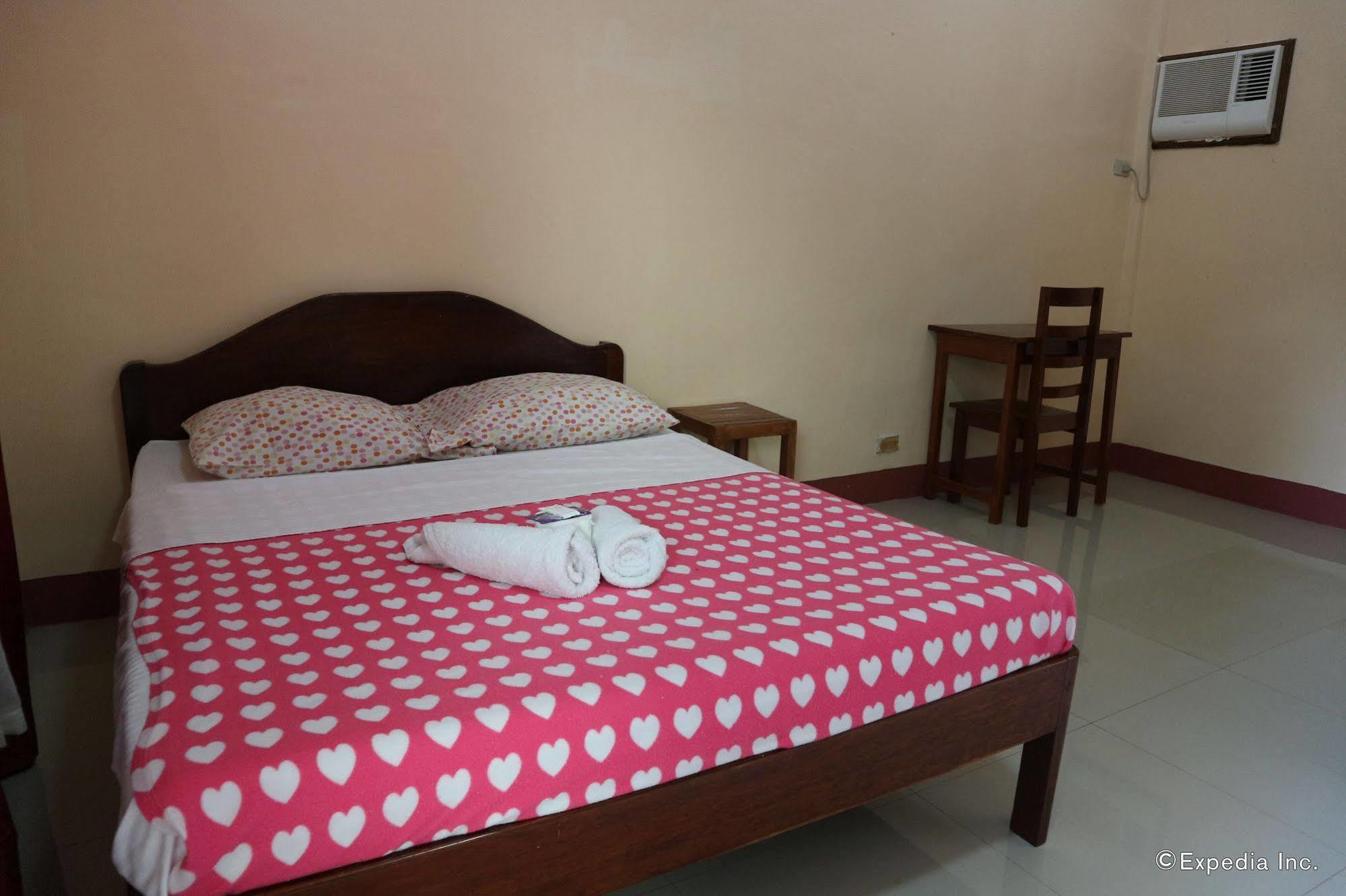 Tia Mers Guest House Puerto Princesa Exterior foto