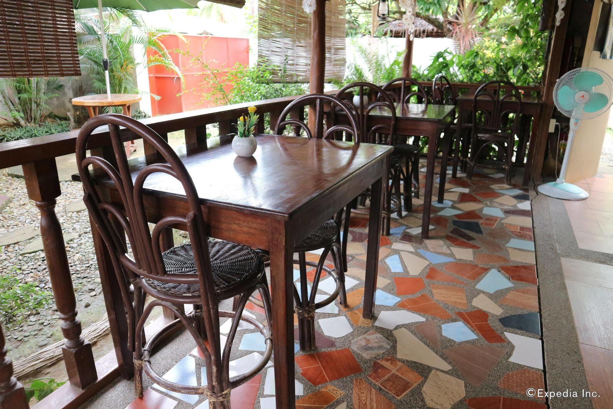 Tia Mers Guest House Puerto Princesa Exterior foto