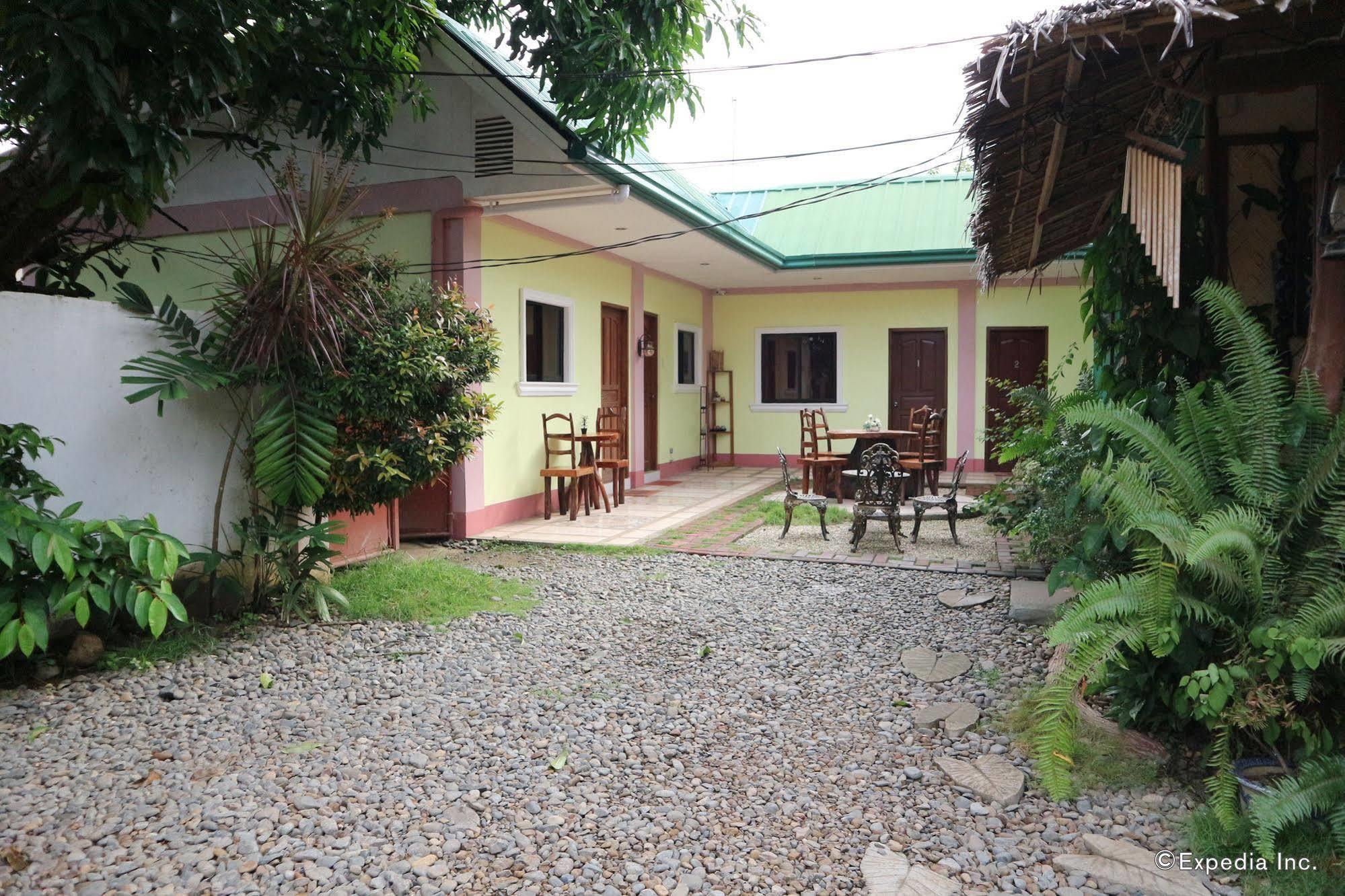 Tia Mers Guest House Puerto Princesa Exterior foto