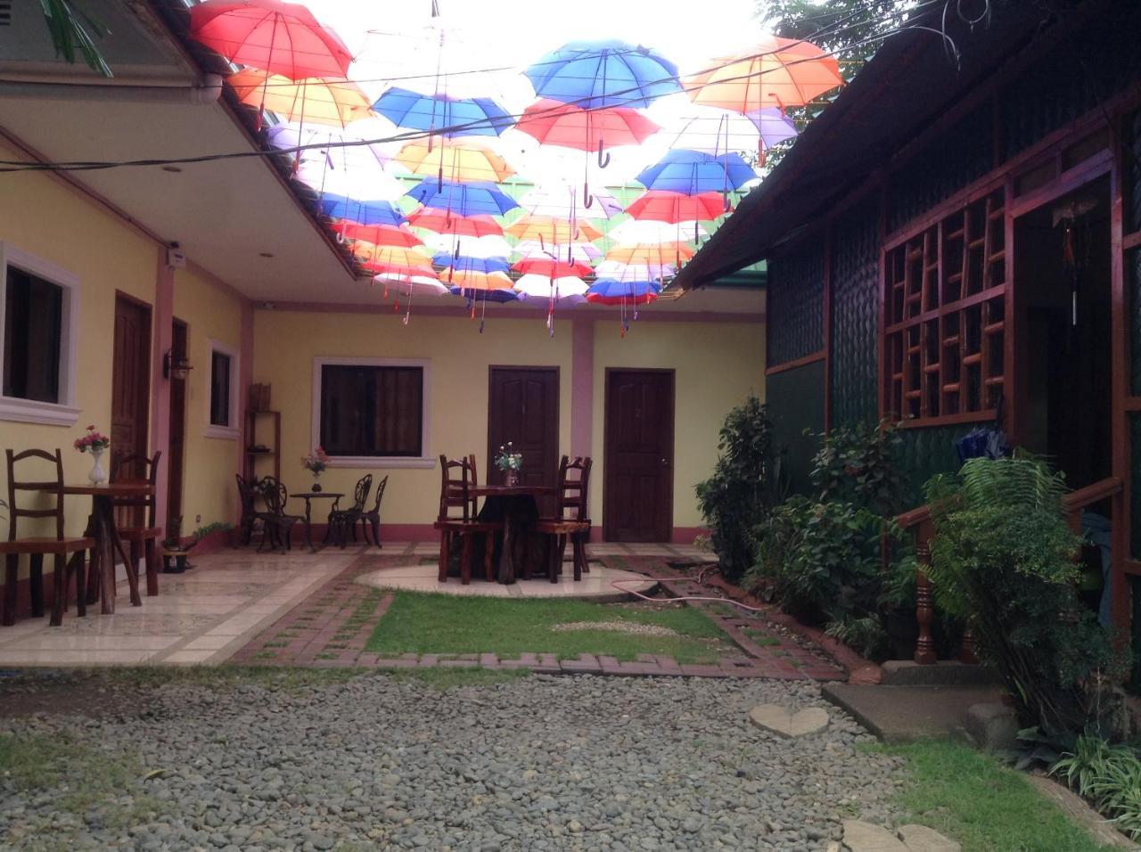 Tia Mers Guest House Puerto Princesa Exterior foto