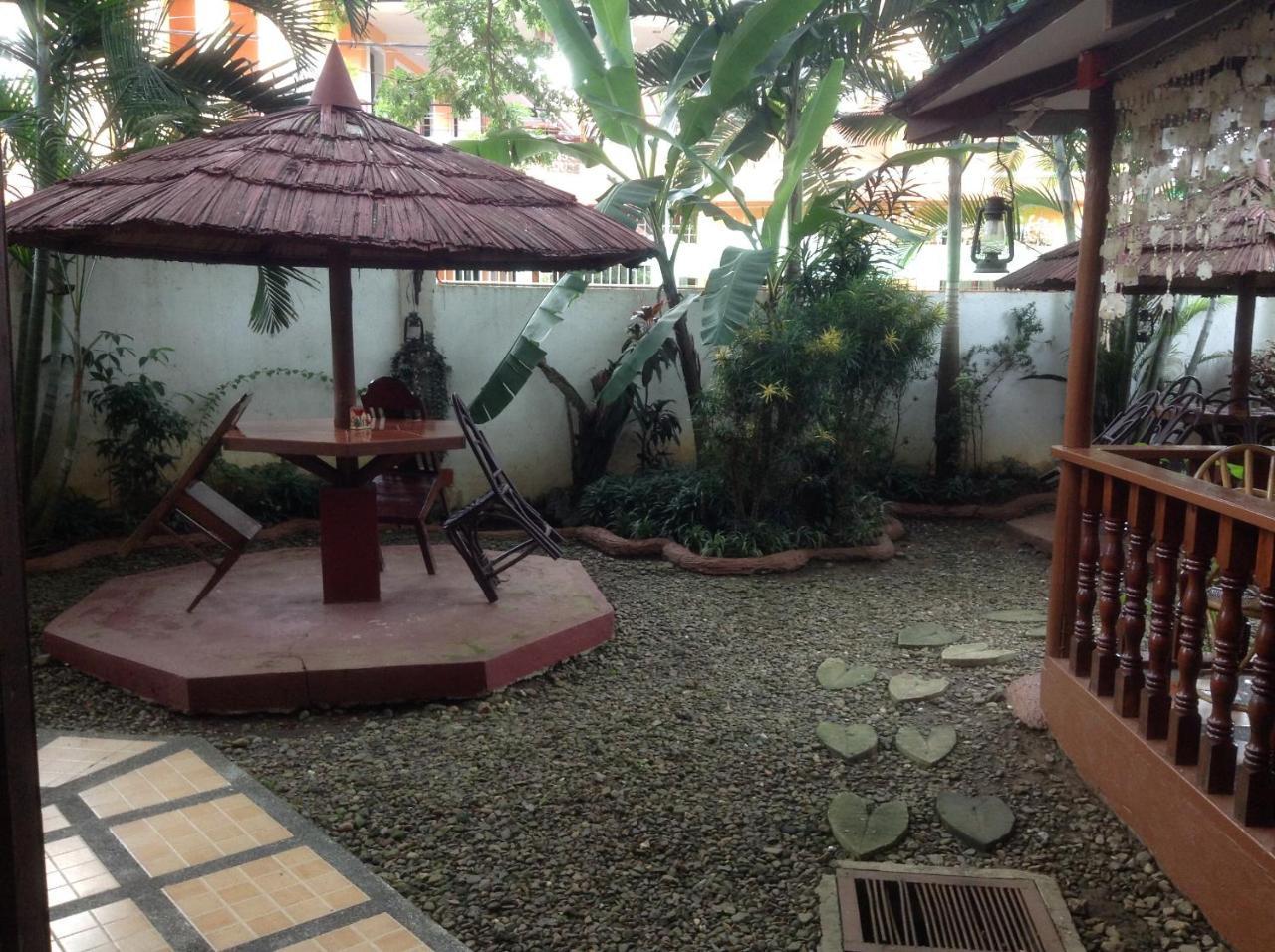 Tia Mers Guest House Puerto Princesa Exterior foto